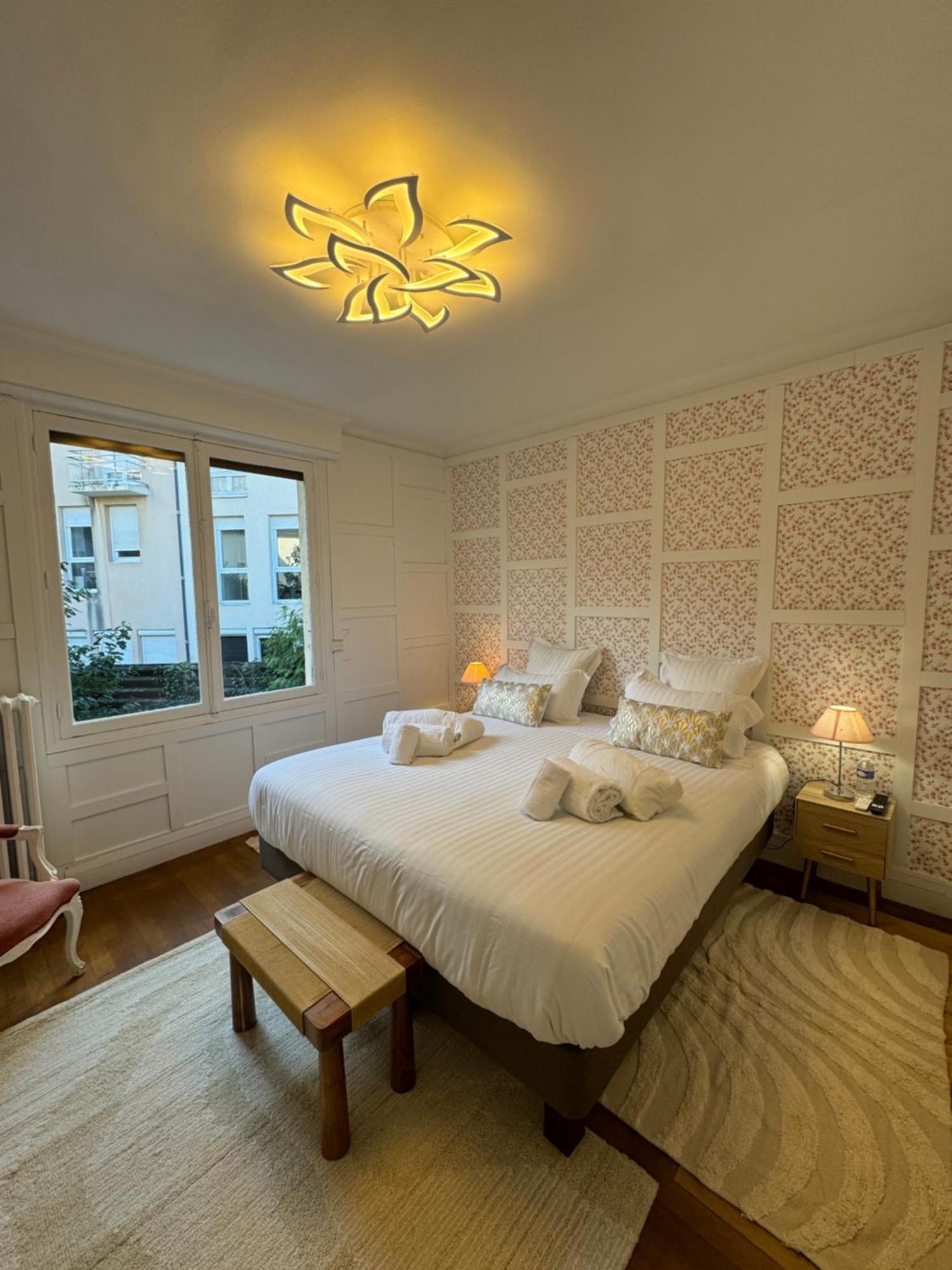 Erawan Boutique Hotel Évreux Exterior foto